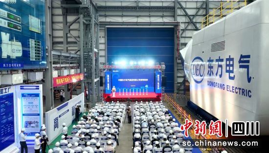 全球最大18兆瓦直驱海优势电机组下线仪式现场。亿万先生供图